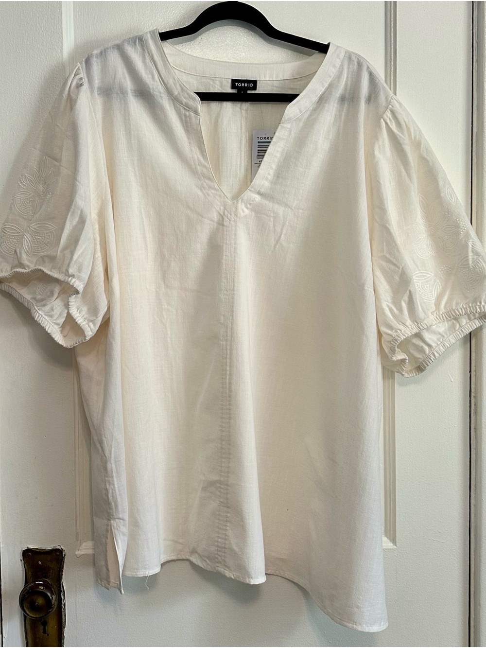 NWT Torrid Ivory Puff-Sleeve V-Neck Blouse (4X)